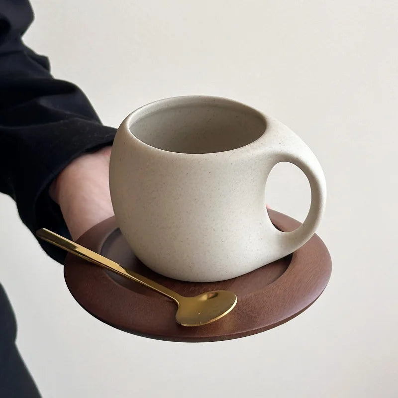 Xícara e Pires Premium de Café em Cerâmica com Colher Dourada