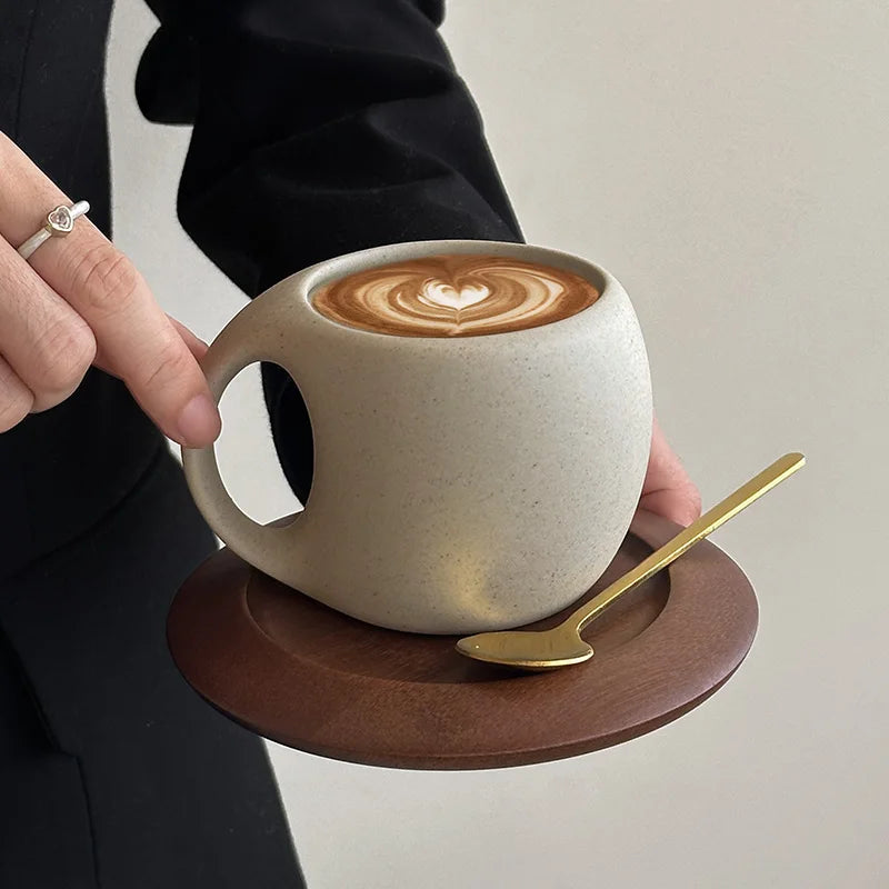Xícara e Pires Premium de Café em Cerâmica com Colher Dourada