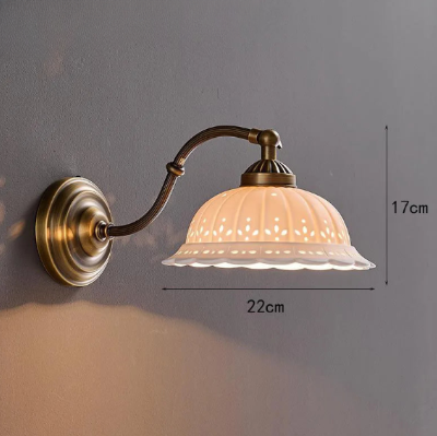 Luminária Vintage de Cerâmica Branca com Latão