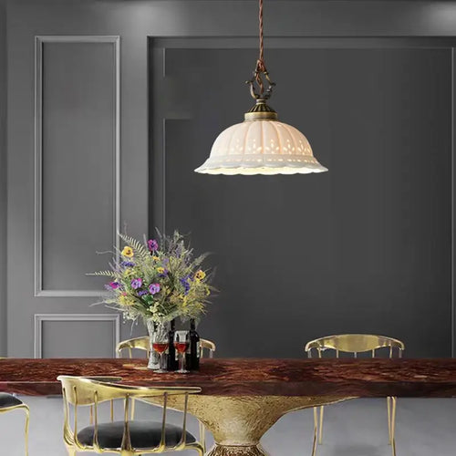 Luminária Vintage de Cerâmica Branca com Latão