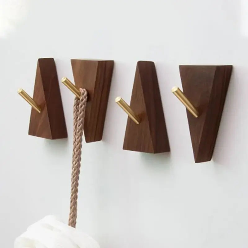 Gancho Triangular de Madeira e Latão para Decoração