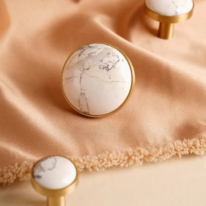 Ganchos de Latão e Pedra Natural - Elegância Nórdica