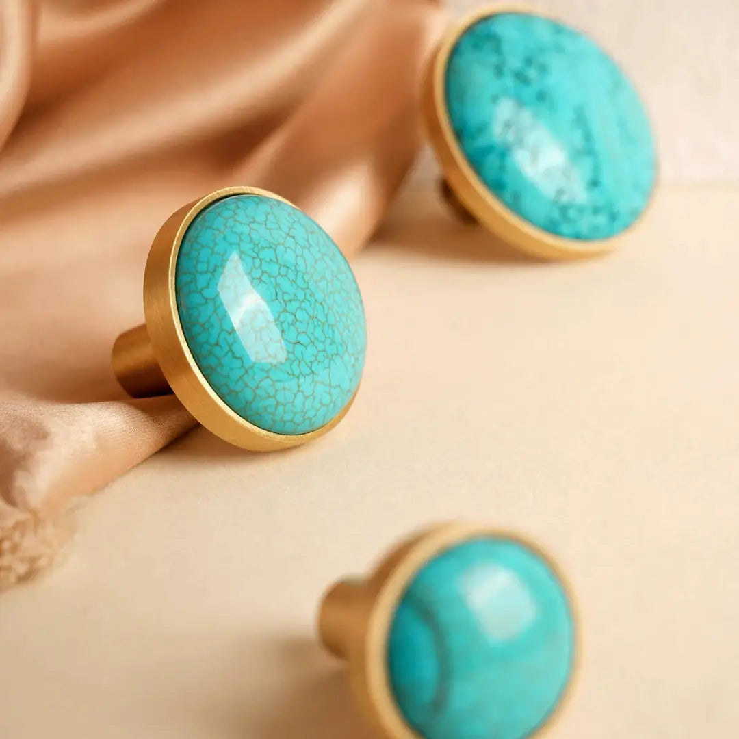 Ganchos de Latão e Pedra Natural - Elegância Nórdica