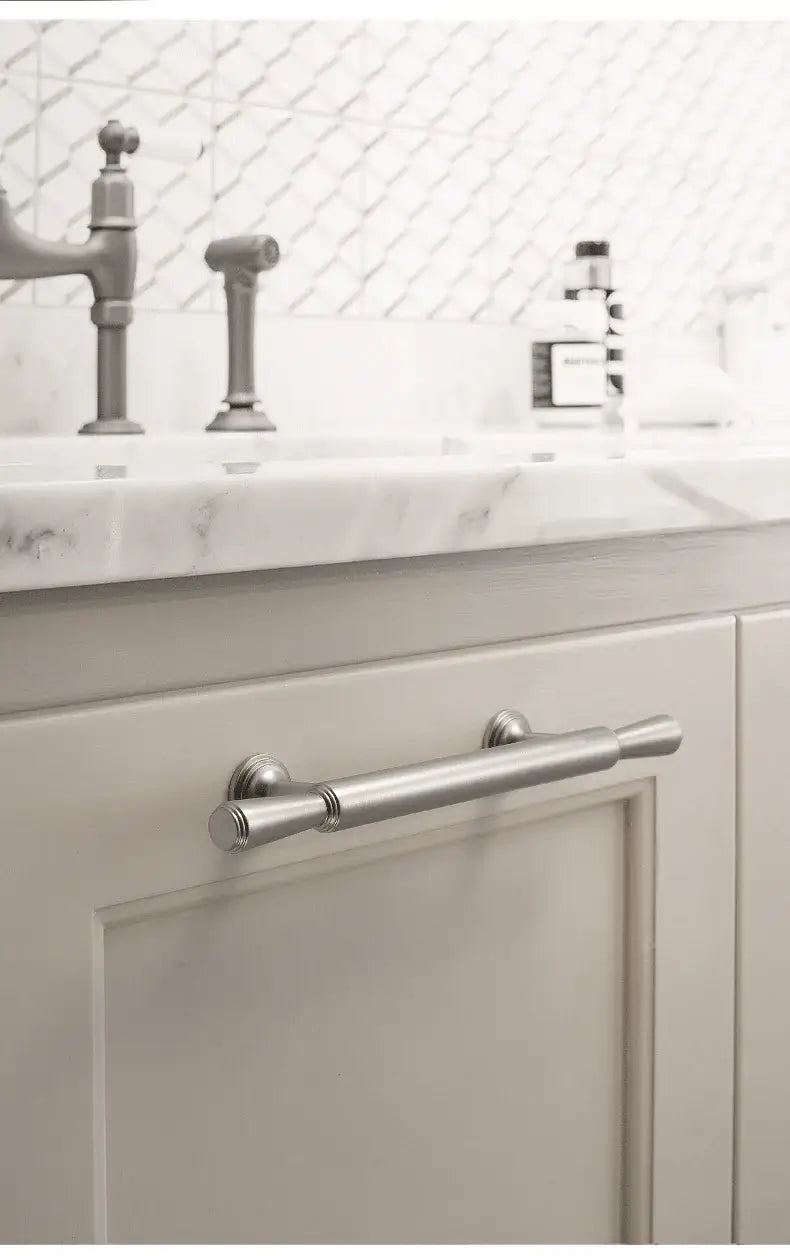 Puxadores de Móveis em Latão Prateado