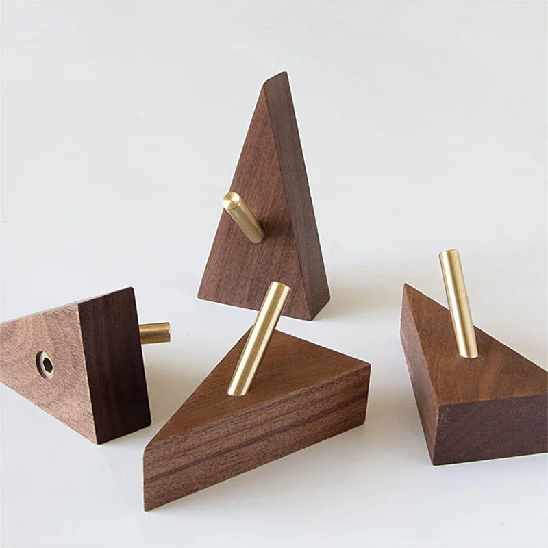 Gancho Triangular de Madeira e Latão para Decoração