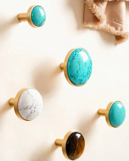 Ganchos de Latão e Pedra Natural - Elegância Nórdica