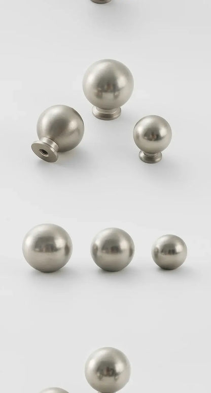 Puxadores de Móveis em Latão Prateado