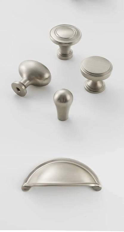 Puxadores de Móveis em Latão Prateado