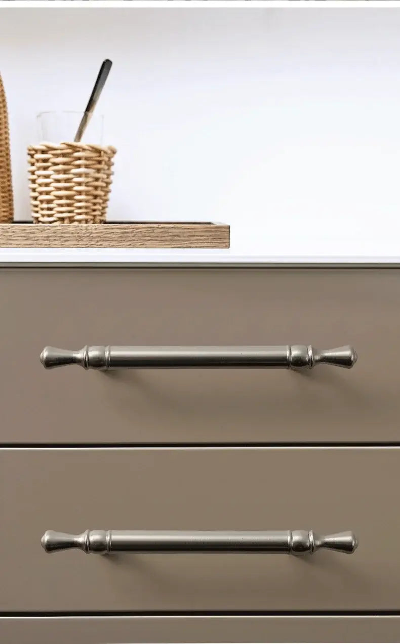 Puxadores de Móveis em Latão Prateado