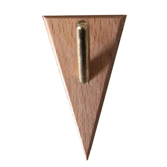 Gancho Triangular de Madeira e Latão para Decoração