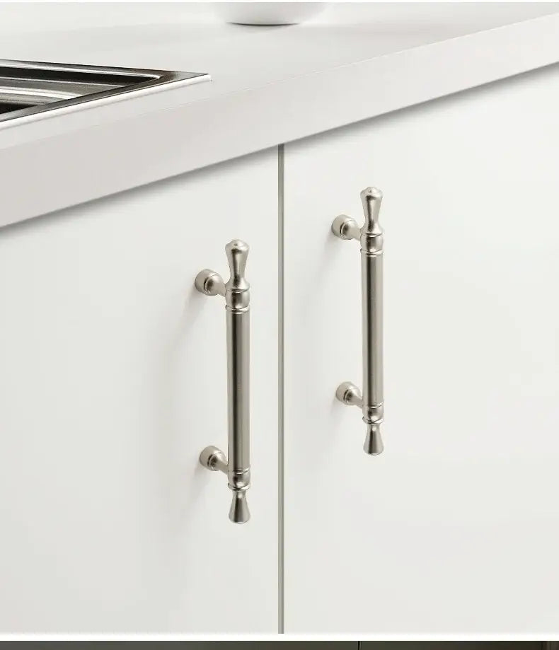 Puxadores de Móveis em Latão Prateado