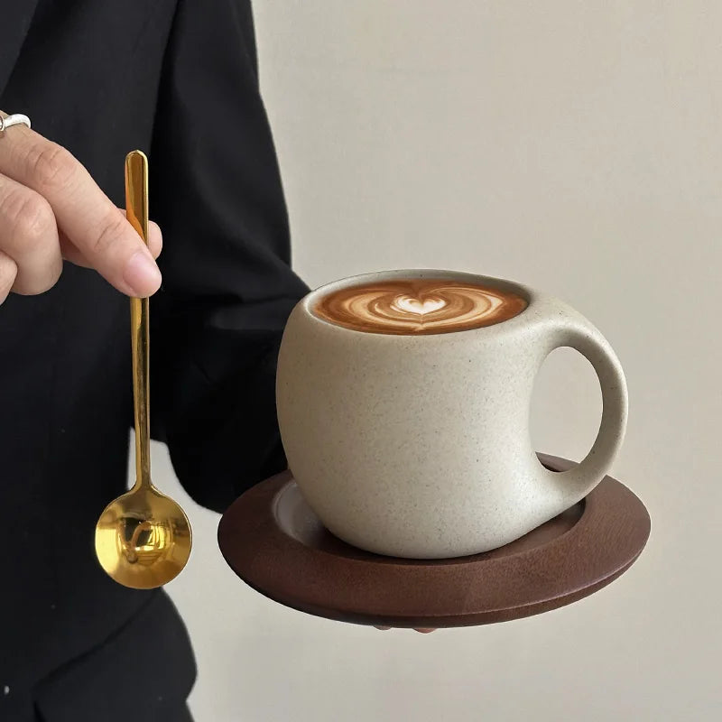 Xícara e Pires Premium de Café em Cerâmica com Colher Dourada