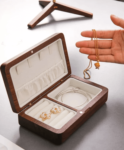 Caixa de Joias em Madeira Nobre