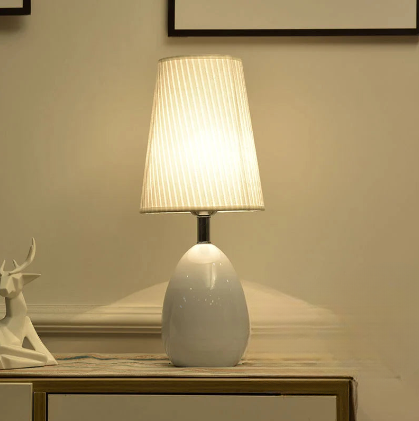 Luminária de Mesa Elegância Nórdica em Preto e Branco