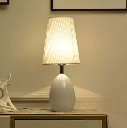Luminária de Mesa Elegância Nórdica em Preto e Branco