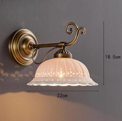 Luminária Vintage de Cerâmica Branca com Latão