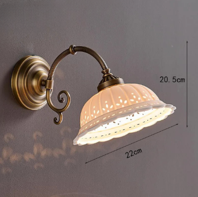 Luminária Vintage de Cerâmica Branca com Latão