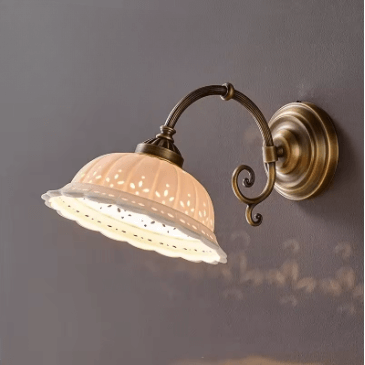 Luminária Vintage de Cerâmica Branca com Latão